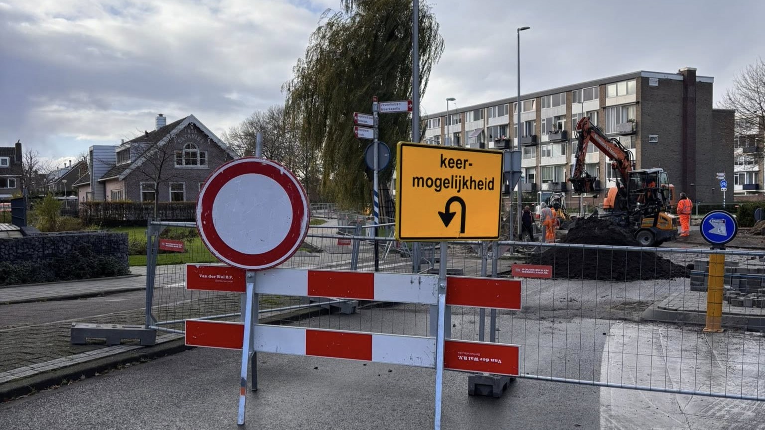 Rotonde Kerklaan waarschijnlijk eerder (deels) open: Wegwerkzaamheden blijven Nieuwerkerk beïnvloeden