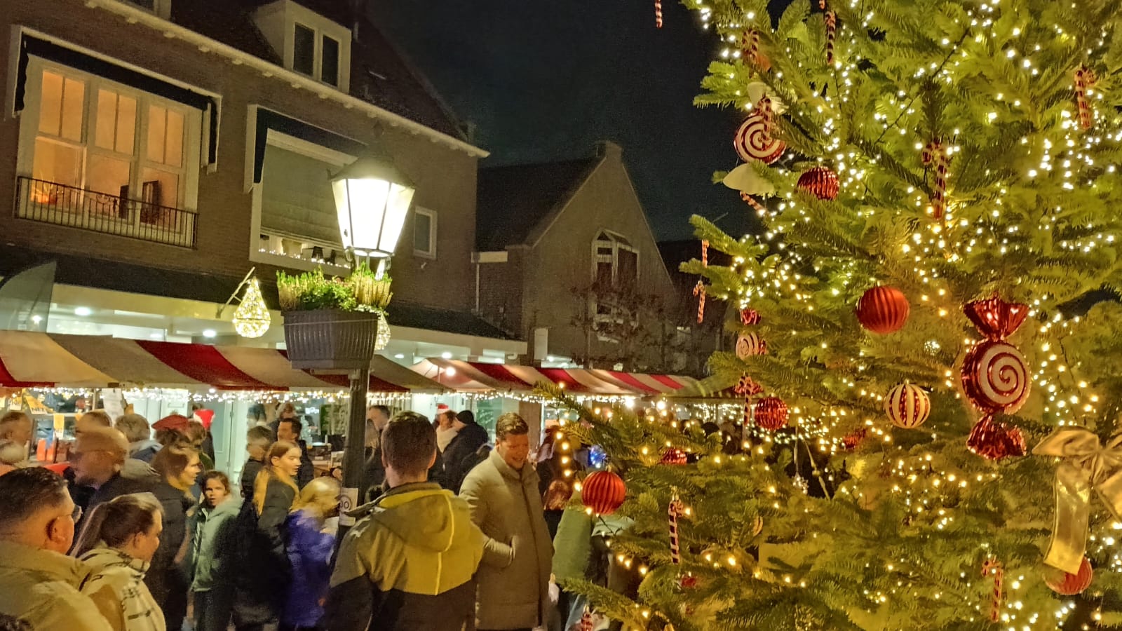 Kaarsjesavond in Het oude Dorp trekt honderden bezoekers